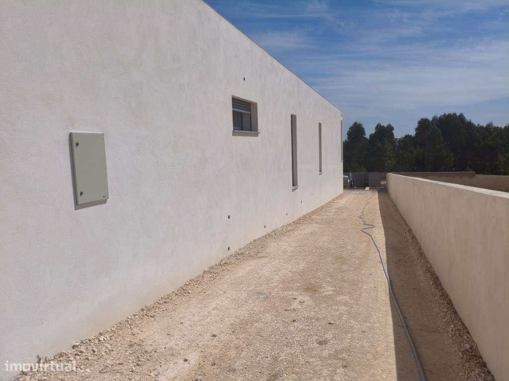 MORADIA T4 TÉRREA A ESTREAR - CASAIS DOS BRITOS - AZAMBUJA-27