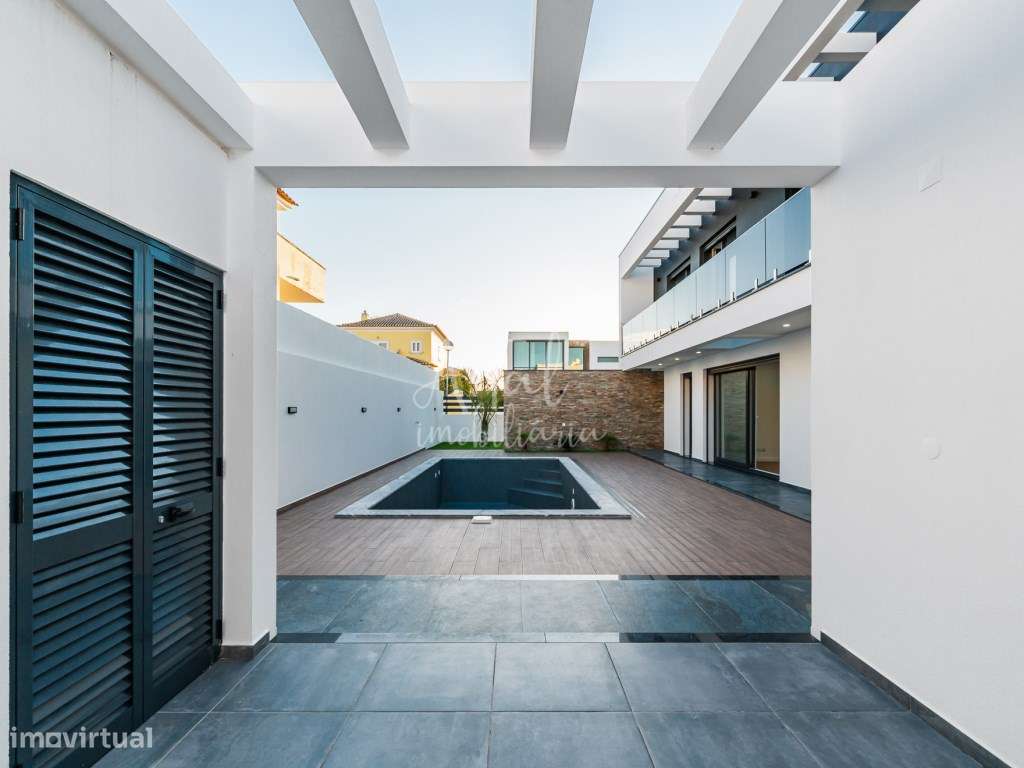 Moradia V4 com piscina em Azeitão-5