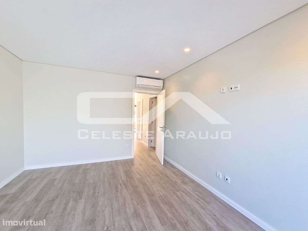 Moradia T3+1 Nova em Espinho-16