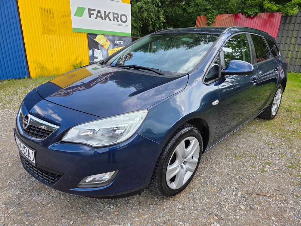 Opel Astra J 2011