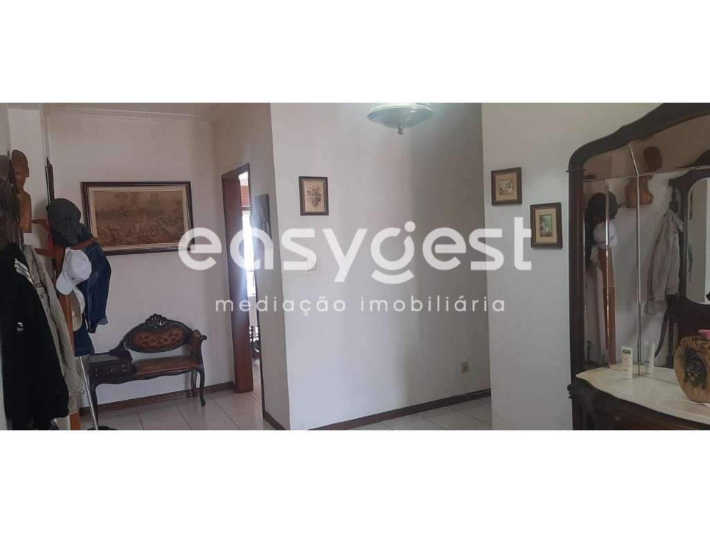 Apartamento T4 situado no coração da Vila de Torre de Moncorvo. - Grande imagem: 4/18