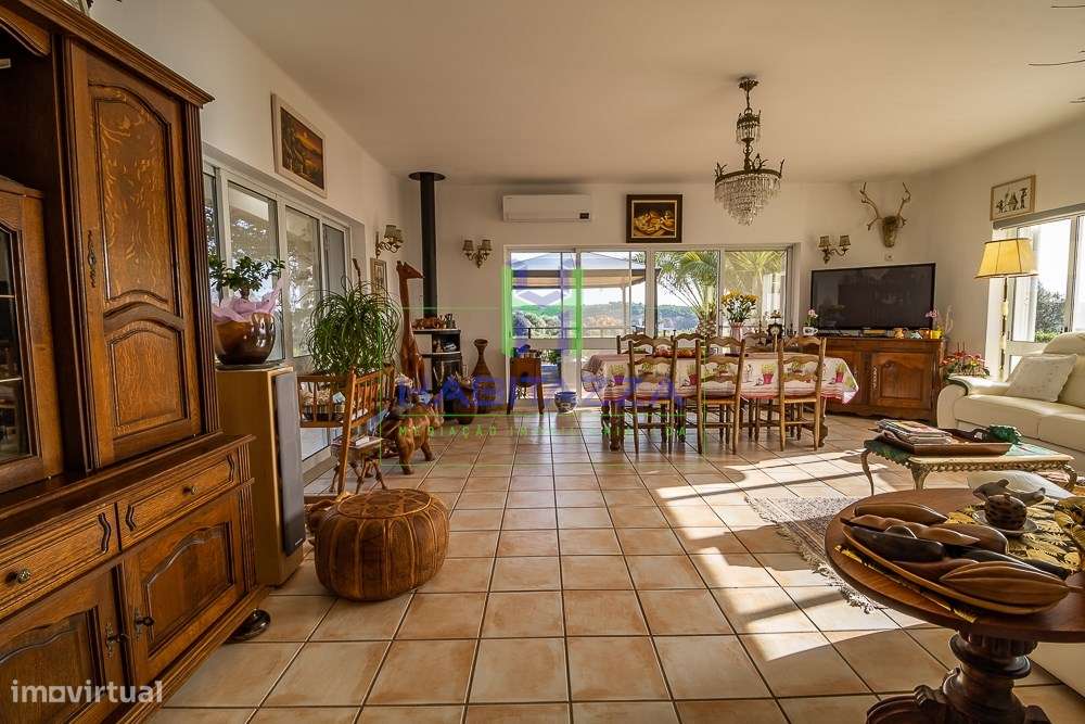 Fantástica Moradia Térrea T3+1, com piscina, grande jardim, e garagem,-31