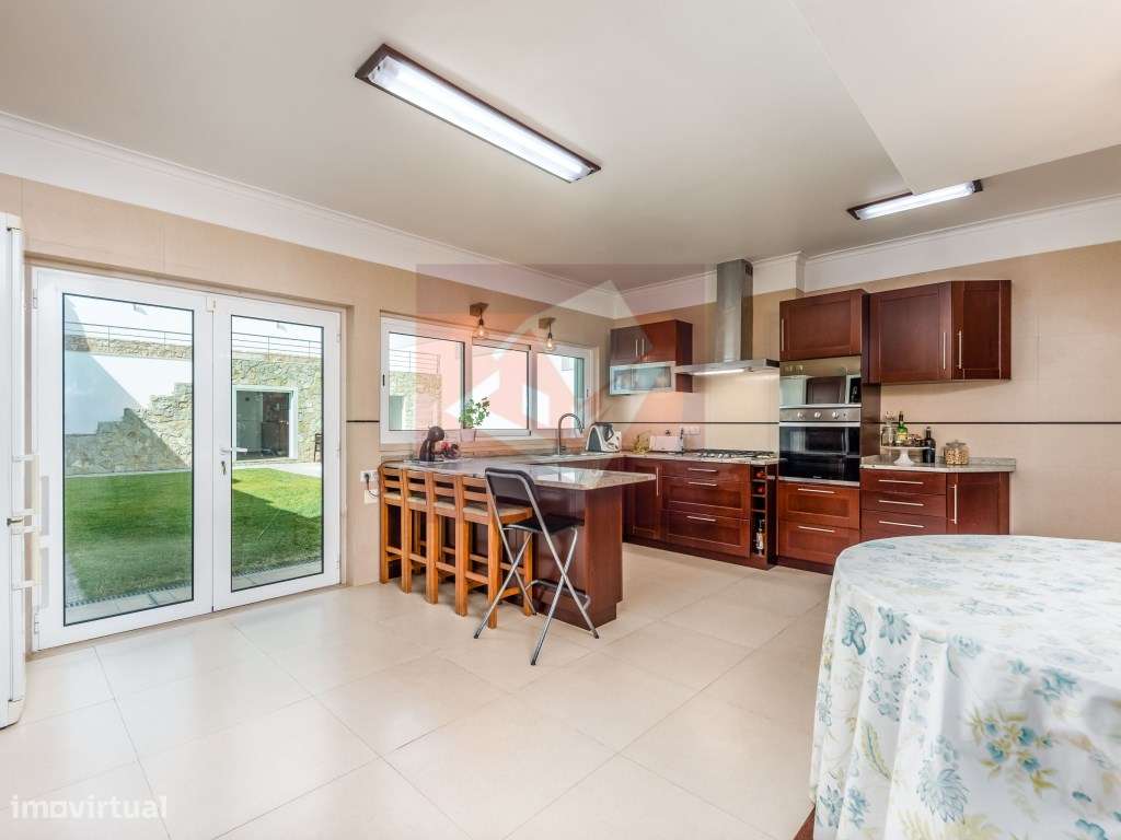 Moradia V5 com piscina em Caneças-5