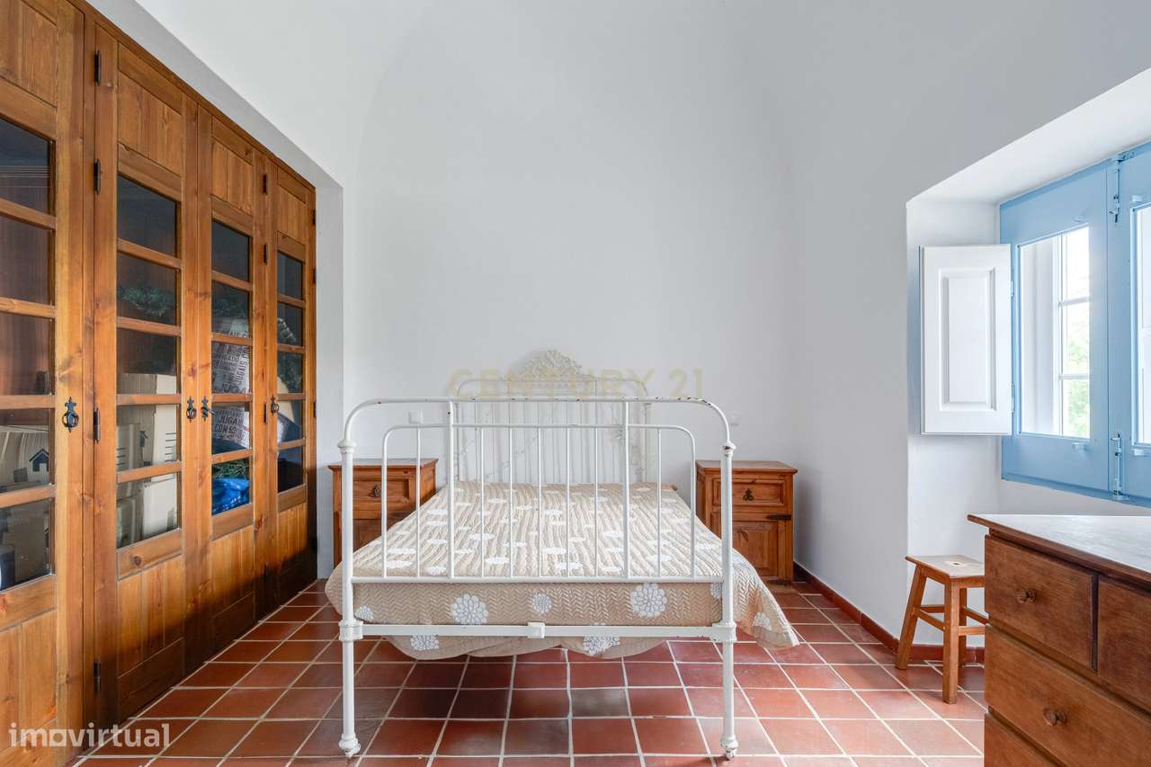 Moradia tradicional alentejana no coração de PEROLIVAS / Reguengos de-11