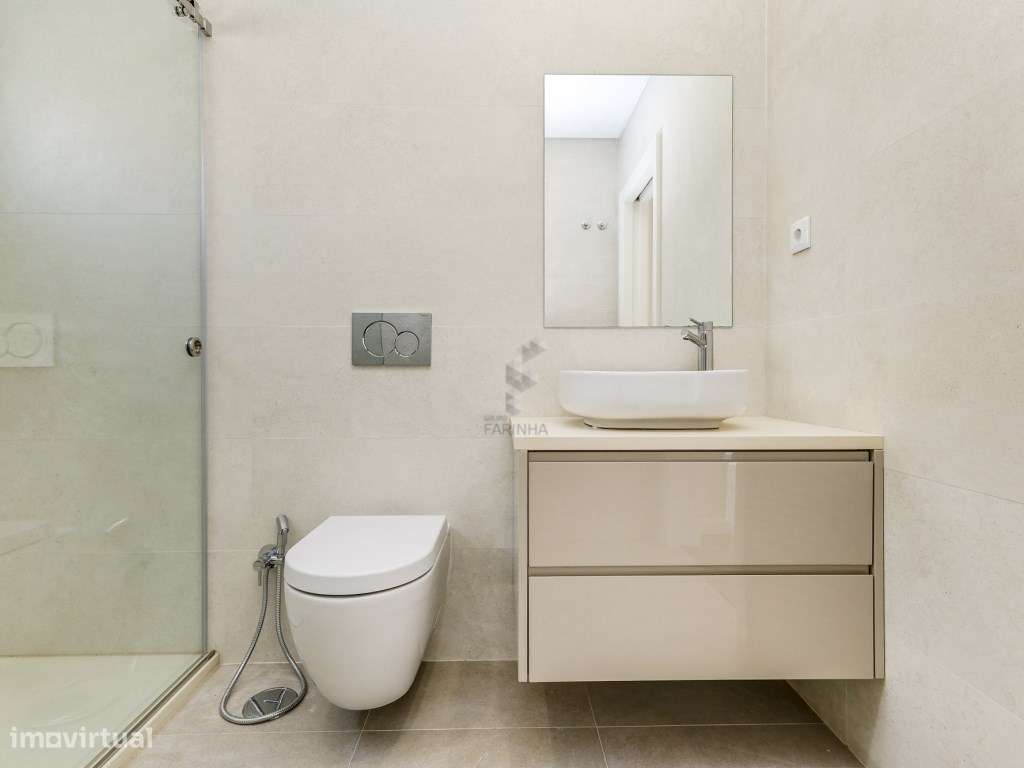 MORADIA T4 NOVA
Famões, moradia independente V4+1 nova com Jardim,...-27