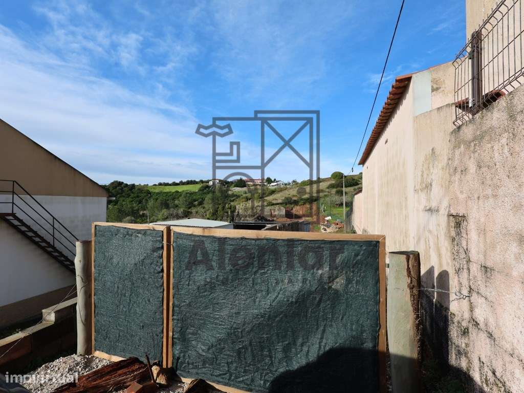 Moradia para restauro em Alenquer-27