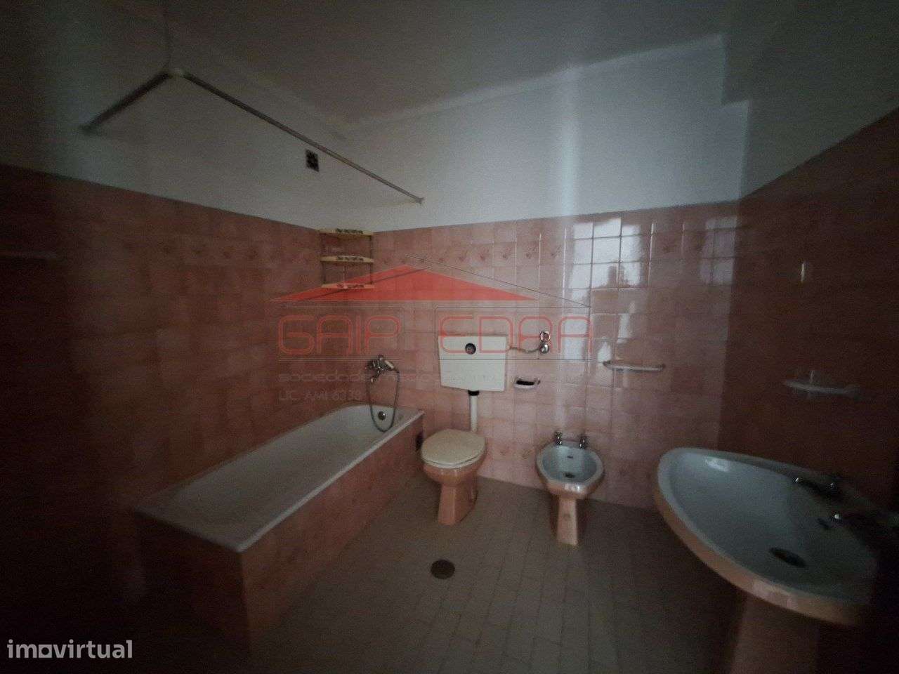 Apartamento T3 com arrumo no sótão no centro da cidade de Gouveia-22