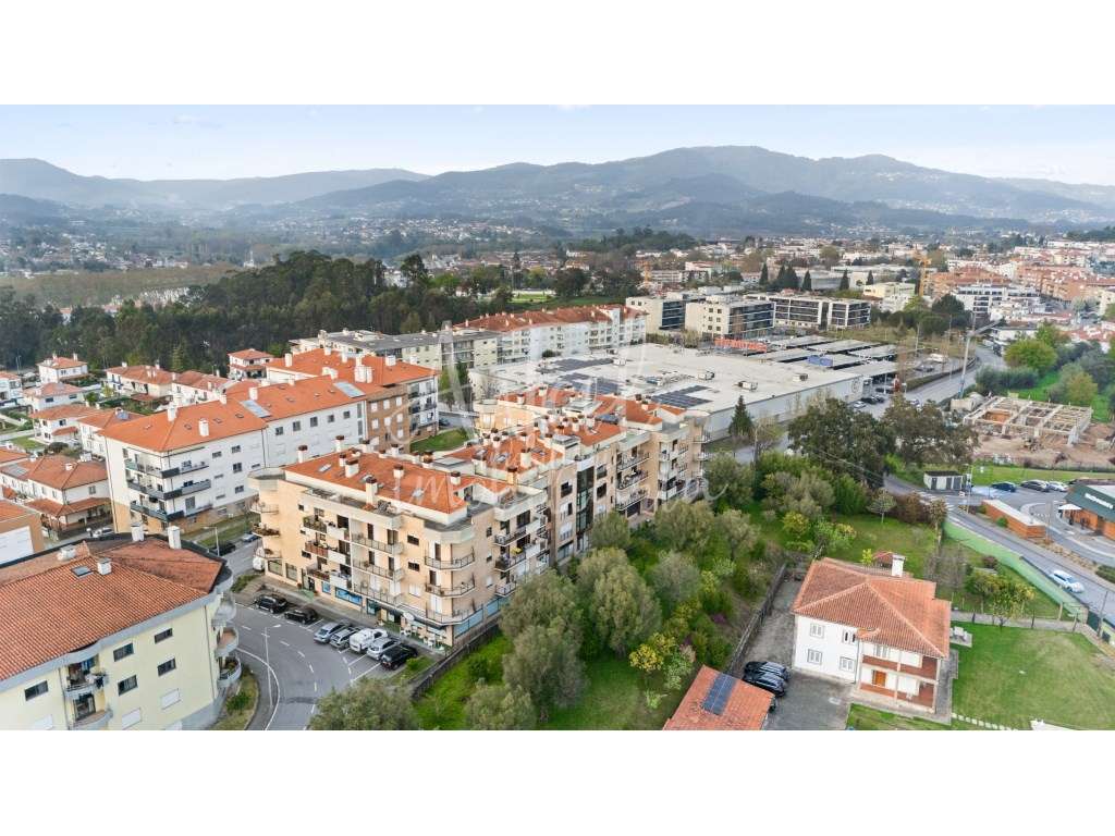 Duplex T5 no centro de Ponte de Lima com terraço panorâmico e 2 gar...-55