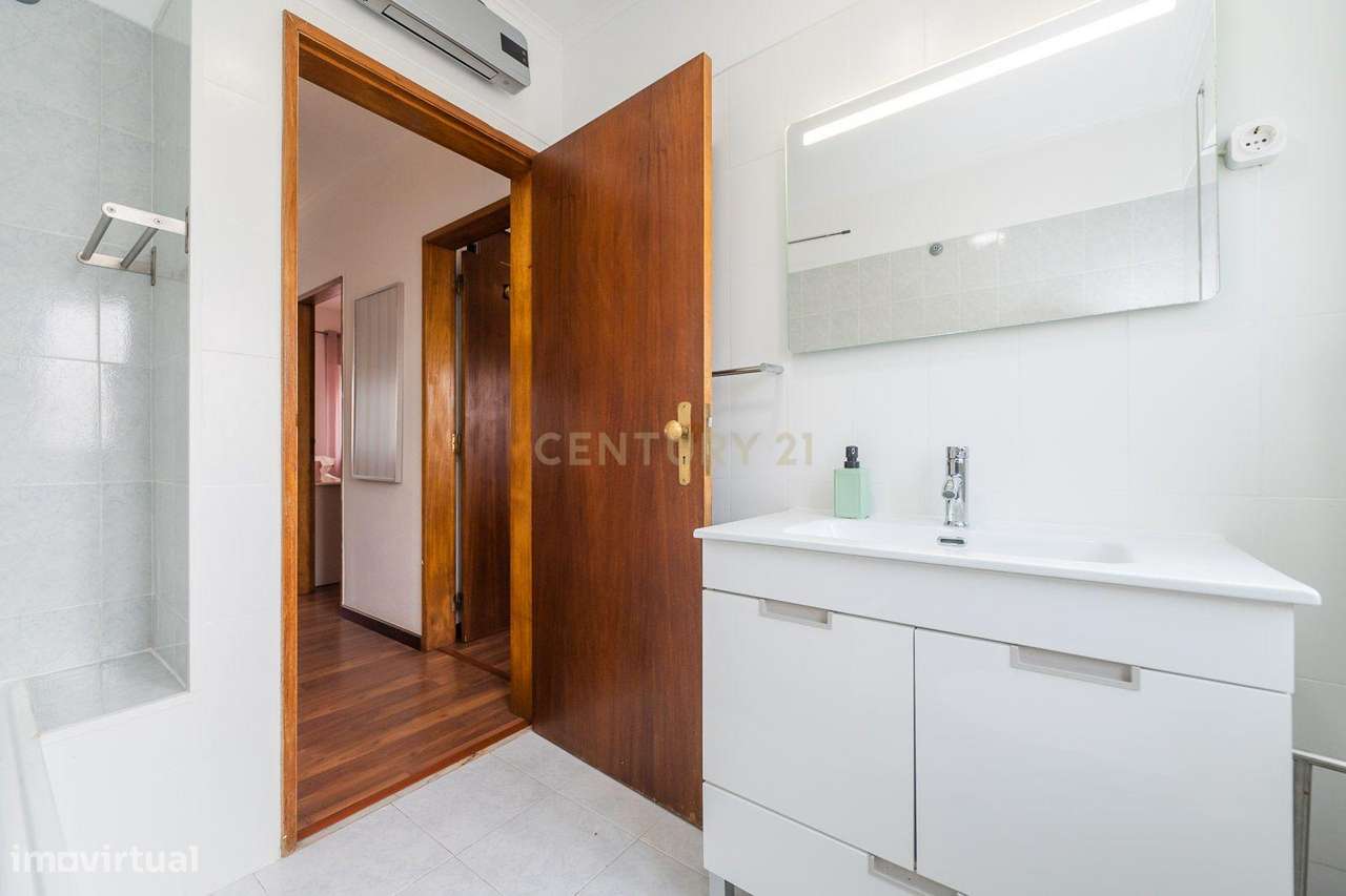 Propriedade com duas moradias geminadas-22