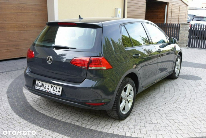 Volkswagen Golf - 6