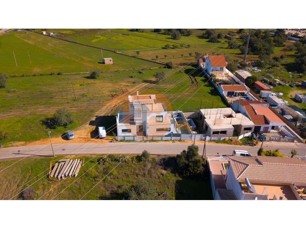 Moradia geminada nova de 3 quartos em Bernarda, Altura, com terraço. - Grande imagem: 5/31