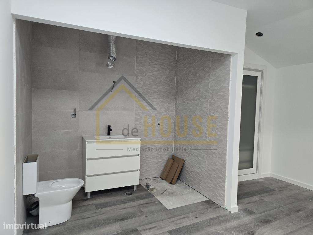 Moradia T3, com espaço exterior perto da Praia-7