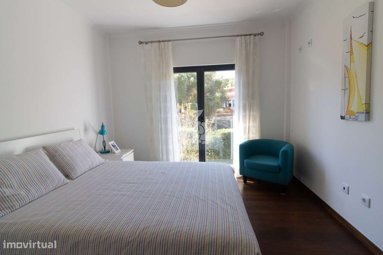 T4 duplex nos "Terraços da Guia" em Cascais com garagem e piscina-13