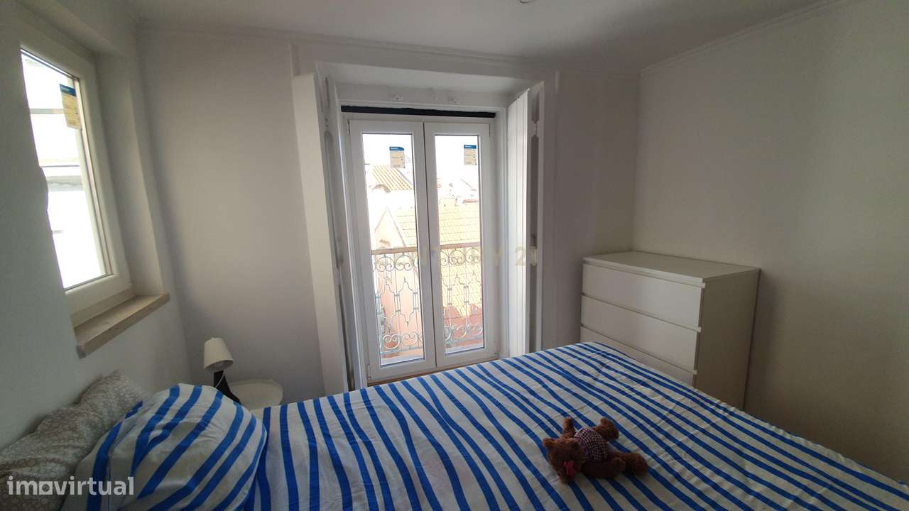 Prédio no Bairro Alto Remodelado com 3 Apartamentos e Loja, um Sonho p-23