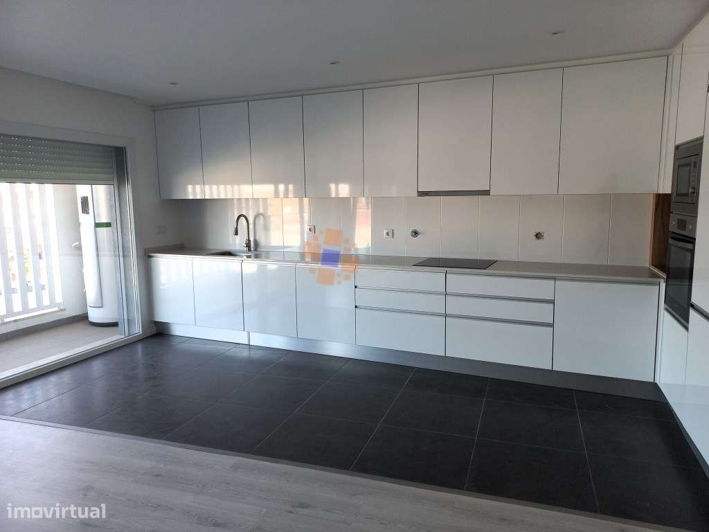 Apartamento T2 a estrear em Santa Marta do Pinhal com Terraço - Grande imagem: 2/12