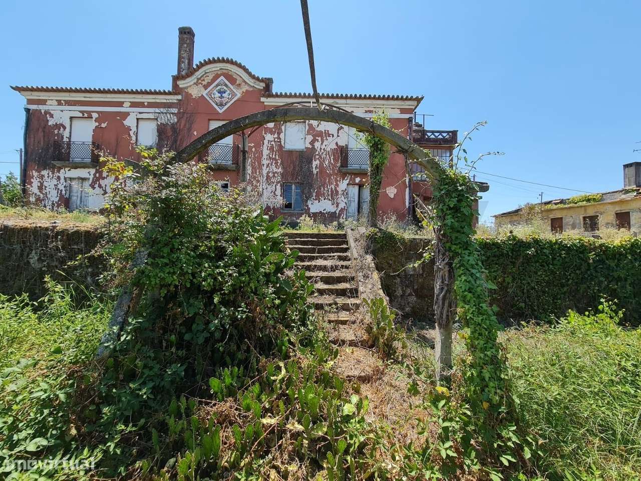 Moradia  com Terreno Urbano e Rústico  | 3.147 m2 |  Vimieiro, Santa C-48