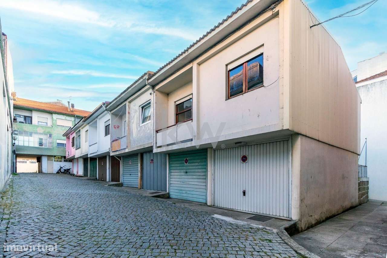 Moradia T2 para restauro a 1 minuto da estação de General Torres - Grande imagem: 4/35