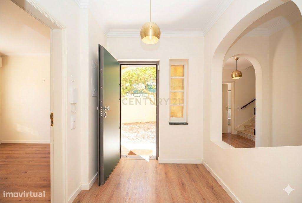 Moradia remodelada de 6 assoalhadas Exclusiva no Estoril-5