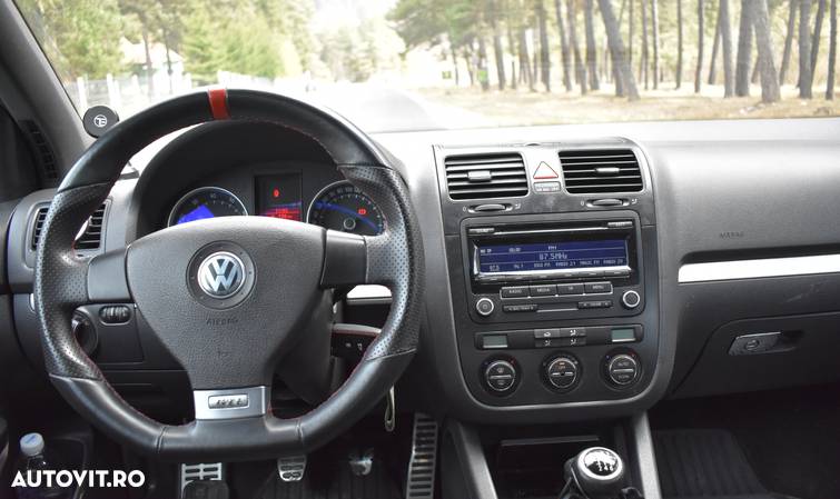 Volkswagen Golf 2.0 FSI GTI - 10