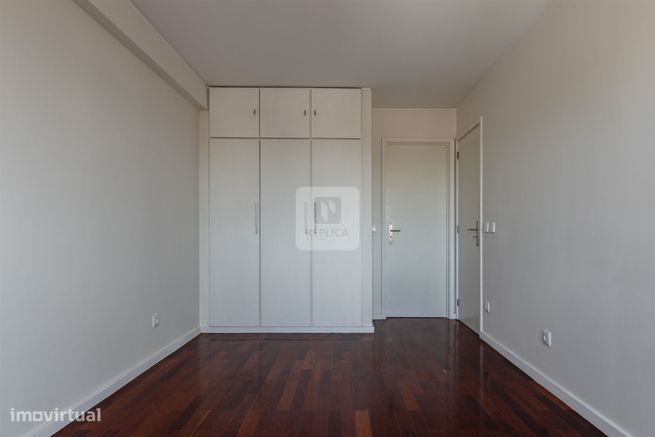 Apartamento T4 com Varanda de 31m2 e vista mar em Matosinhos-28