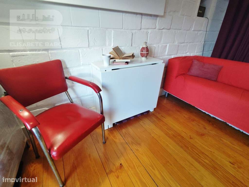 **Apartamento T1 em Campolide com Vista Deslumbrante sobre Monsanto**-5