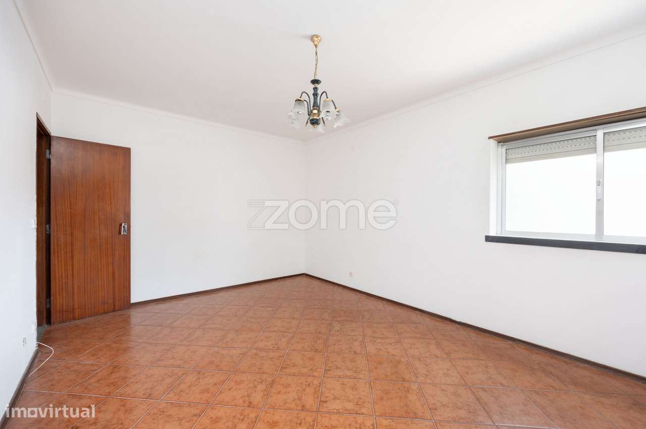 Apartamento T2 no Centro de Porto de Mós-20