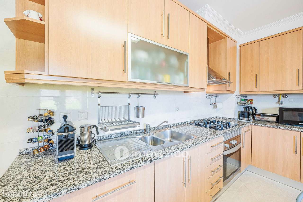 Apartamento T2, com estacionamento e arrecadação, em Vialonga - Grande imagem: 4/50