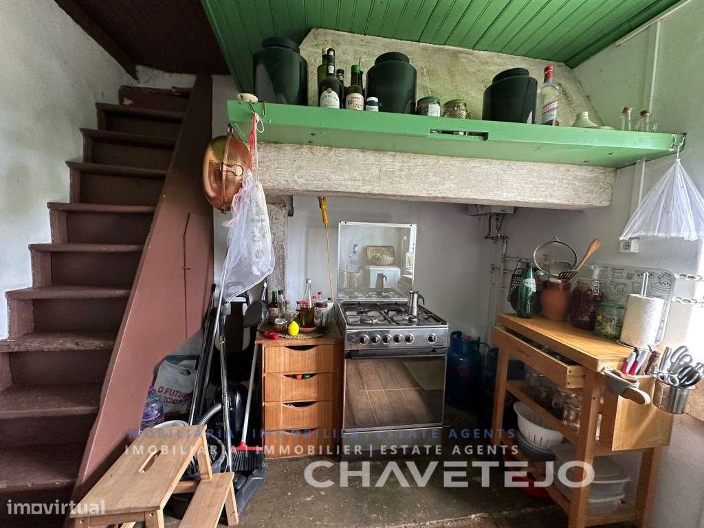 Quintinha com duas casas de campo e uma arrecadação a cerca de 4 km...-16