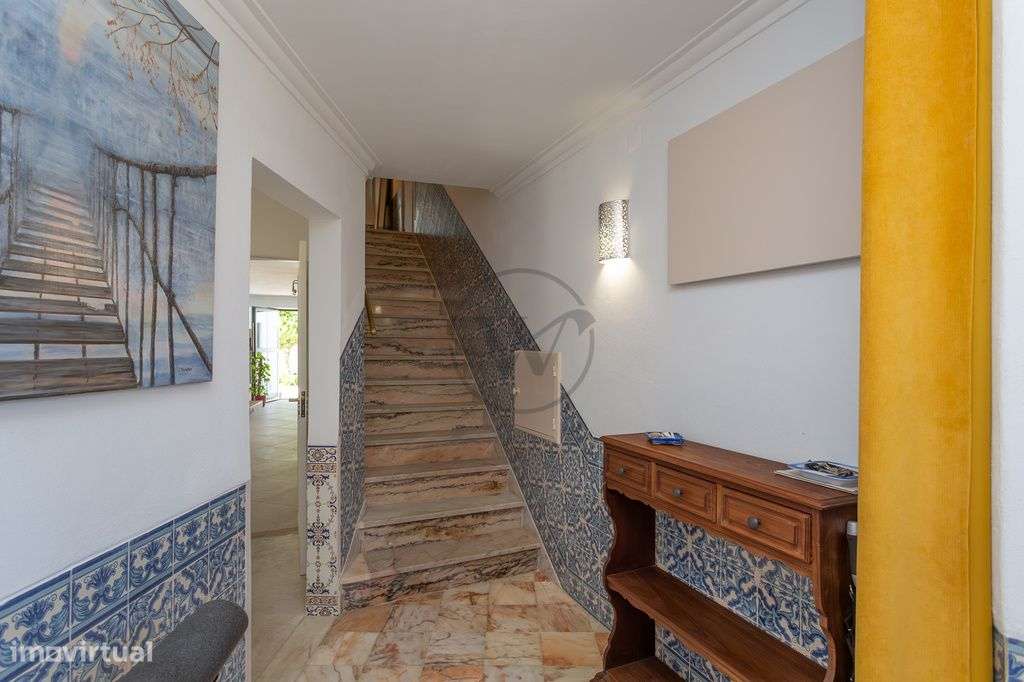 Moradia T5 com jardim e piscina no coração histórico de Azeitão-21
