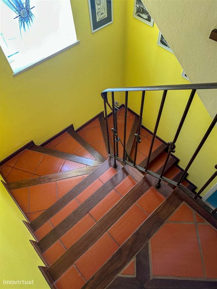 Moradia T5 com piscina e jardim a poucos metros da Praia do Alemão – A-17