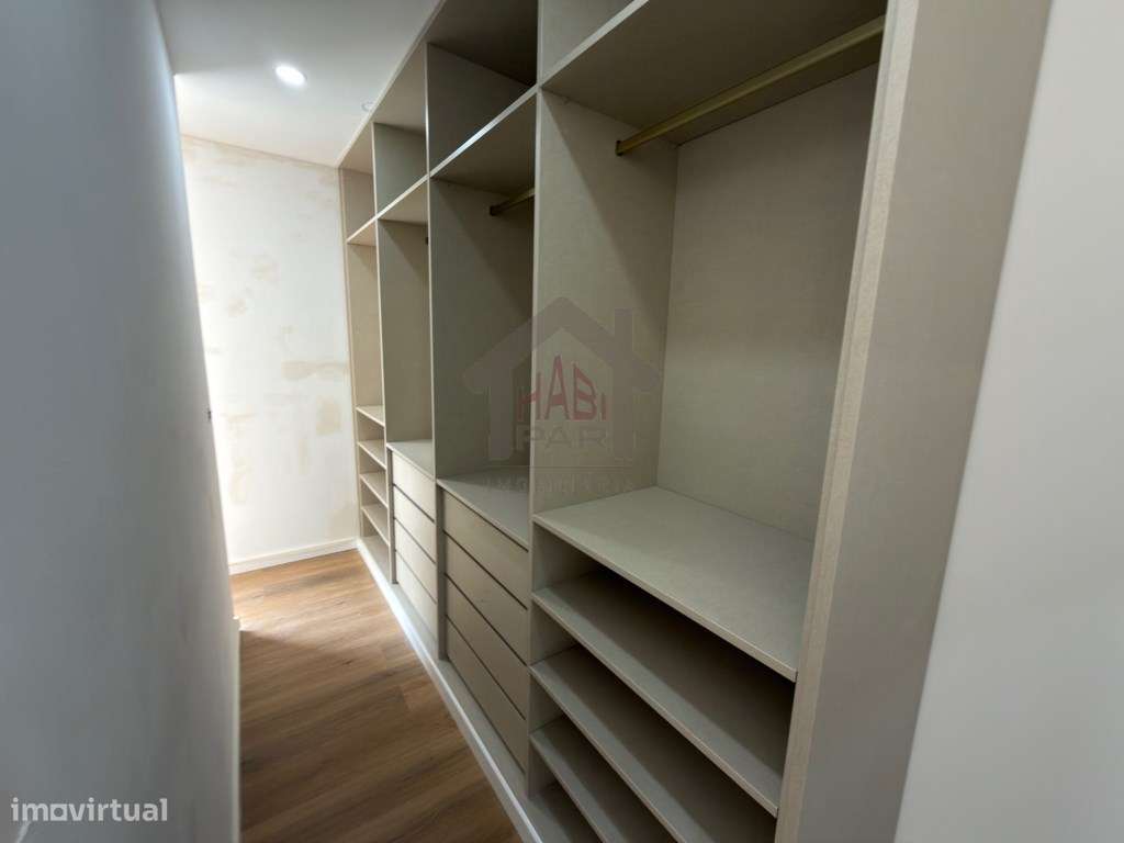 Excelente Moradia T3+1 Centro de Benavente-5