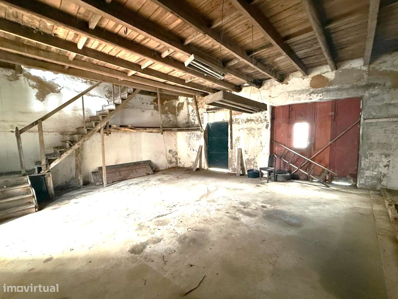 Moradia de Traça Apalaçada com Lojas  no Centro Histórico de Ovar-48