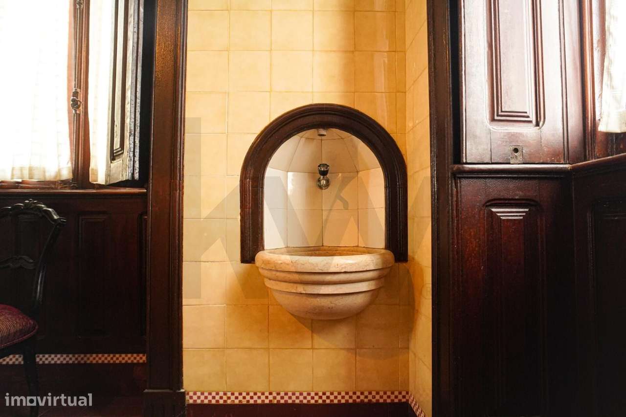 Palacete único dos anos 30 do séc. XX ergue-se no coração de Alcanena-26