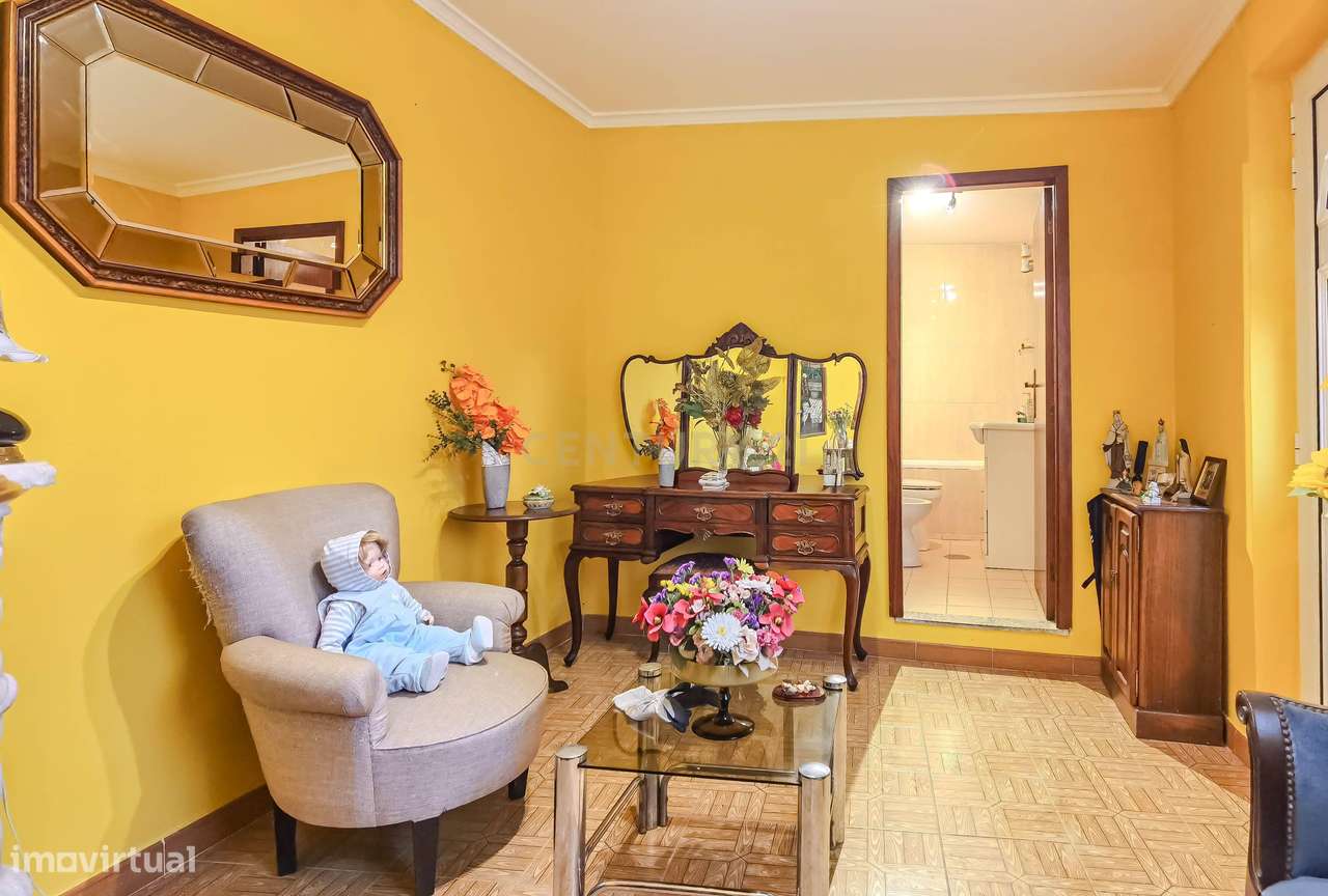 Moradia BiFamiliar T4 a cerca de 2Km da praia de Leça da Palmeira - Grande imagem: 2/24