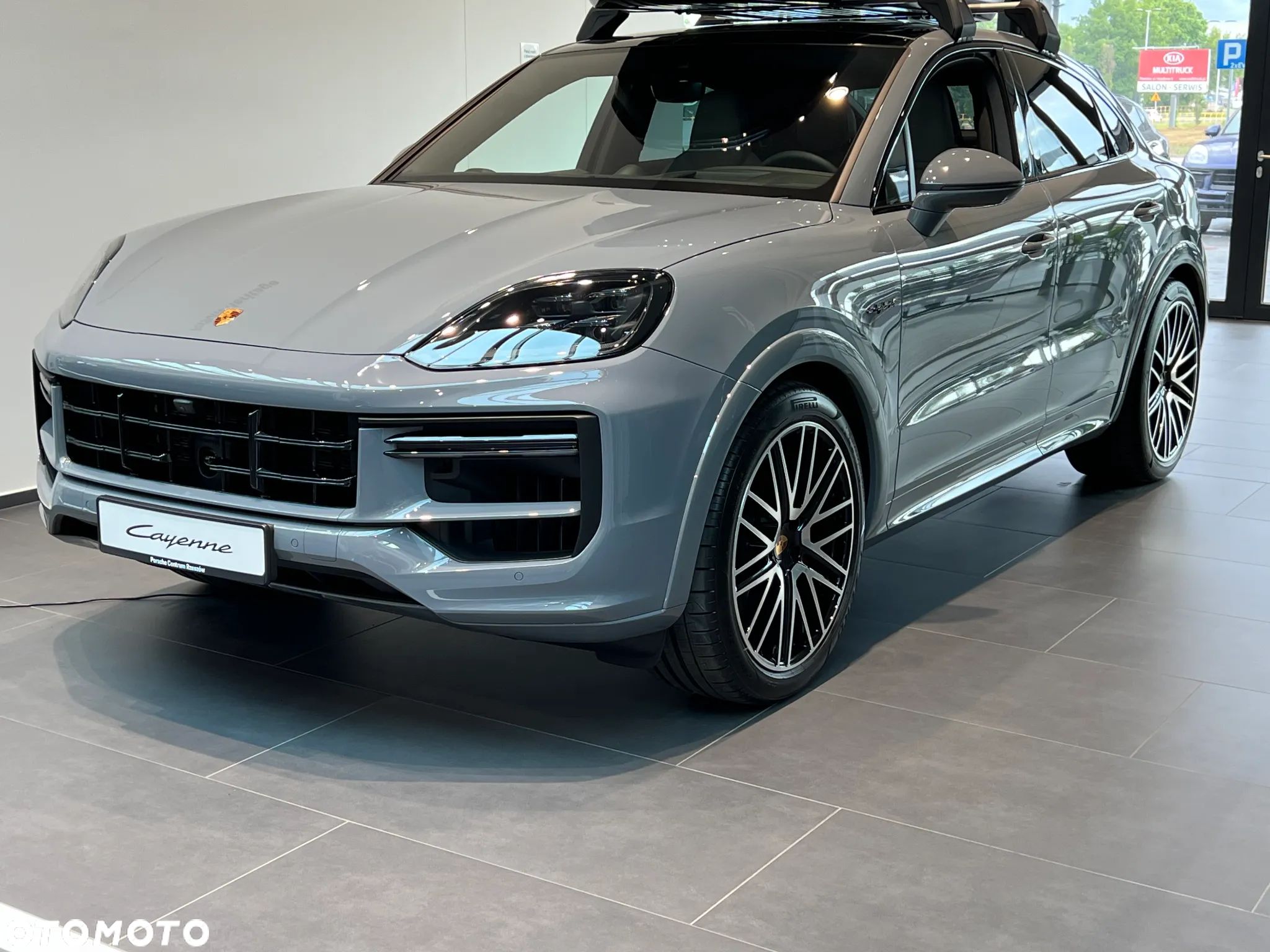 Porsche Cayenne - 1