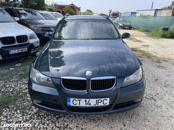 BMW Seria 3 320d Touring - 13