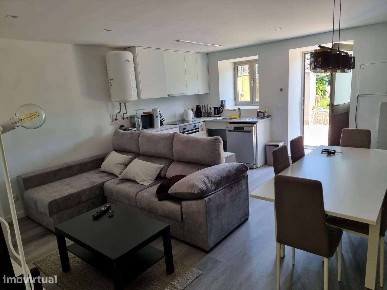 Andar de moradia T2 Equipada/Mobilada , Stª Marta - Grande imagem: 2/8