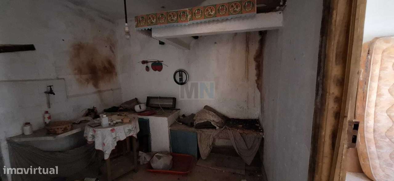 Moradia  para remodelação com Elevado Potencial em Anagueis-16