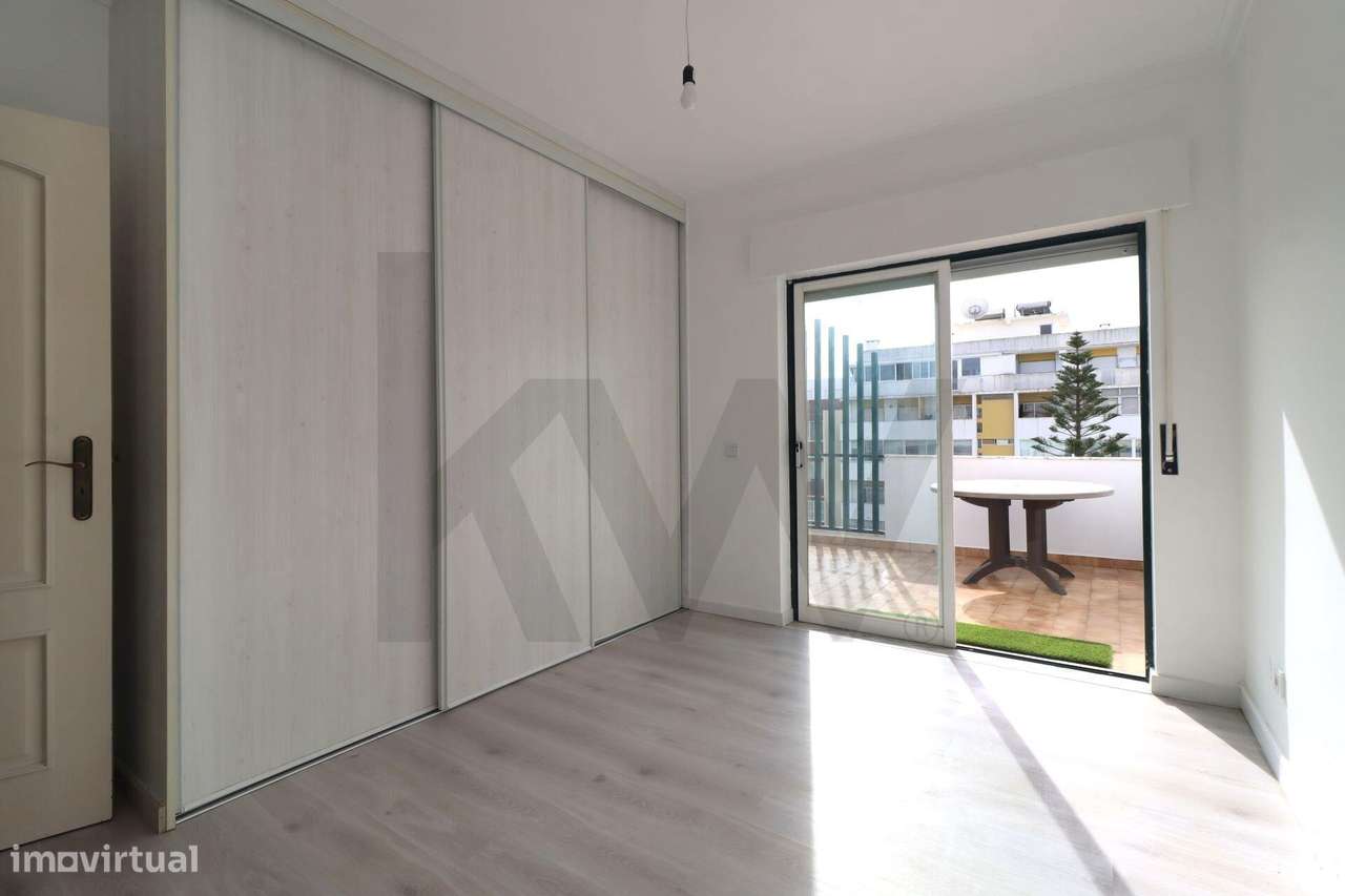 Apartamento T2 exclusivo no último piso do Edifício Royal com terraço-2