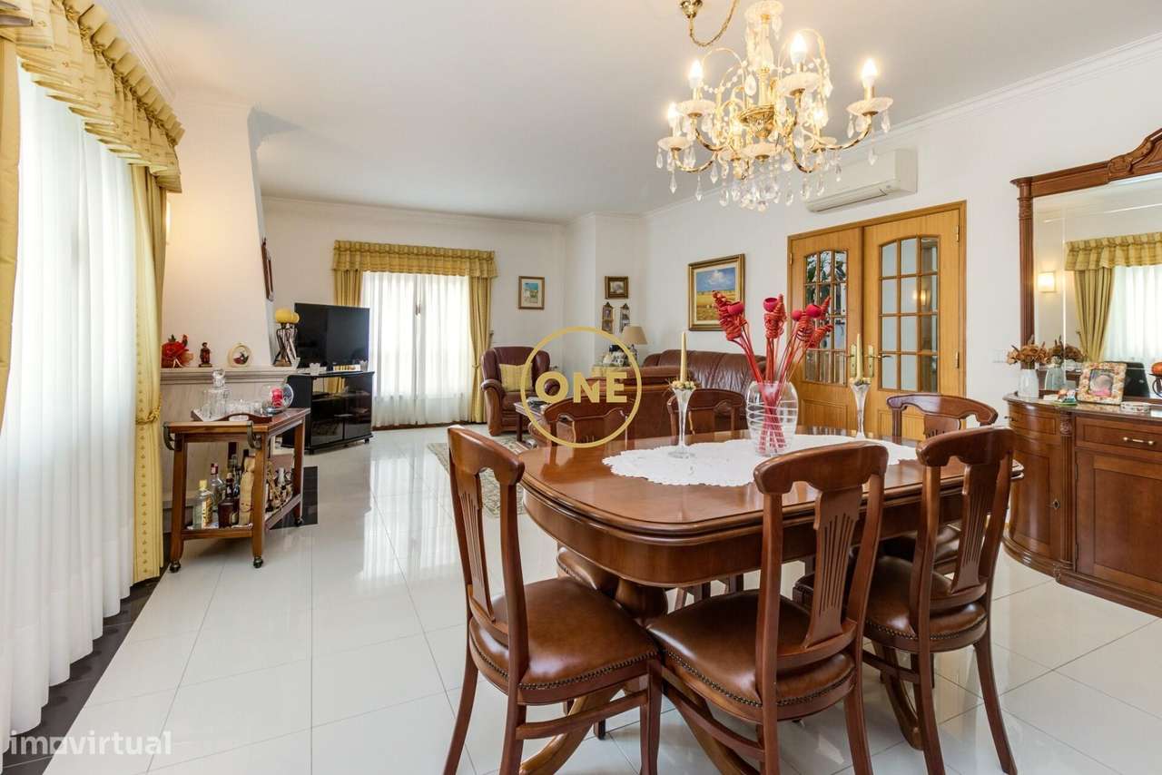 Moradia T4 com Jardim e Garagem na Ramada, Odivelas-34