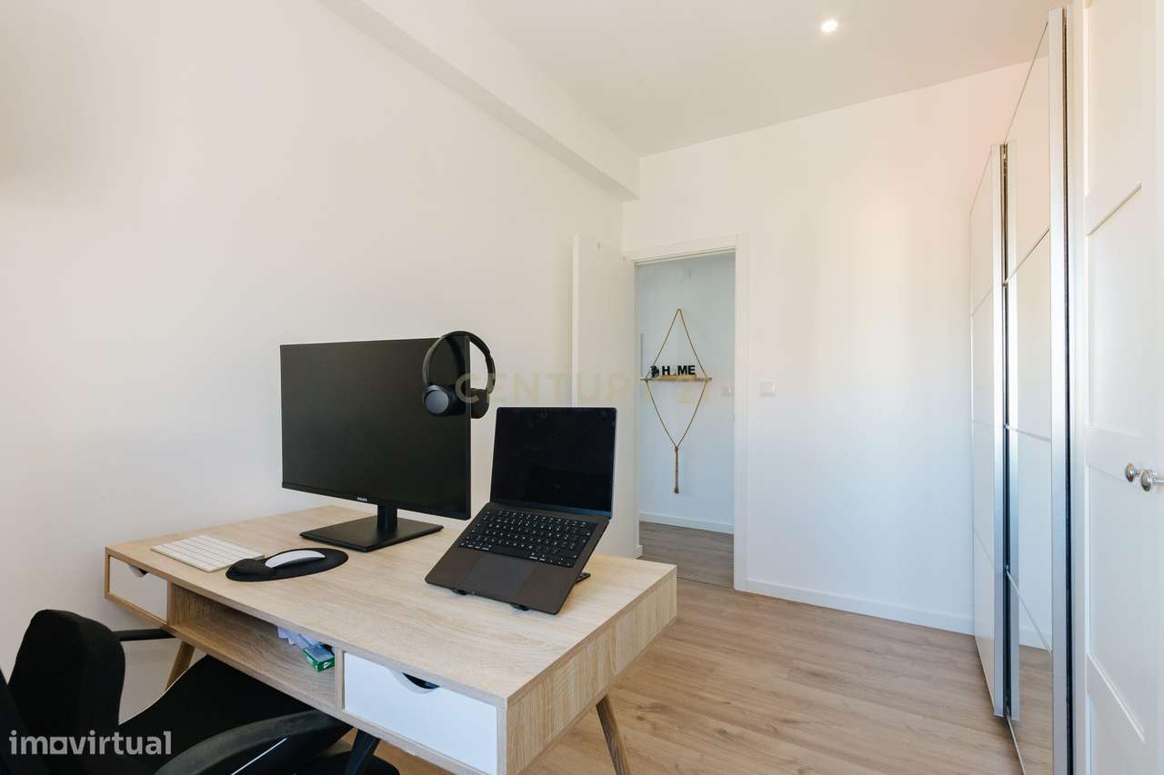 Apartamento T2 Totalmente remodelado com vista desafogada-9