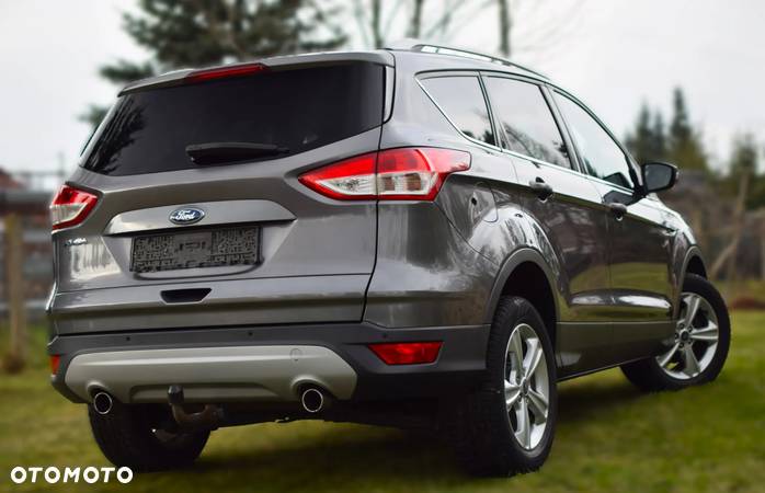 Ford Kuga 1.6 EcoBoost 2x4 Titanium - 4