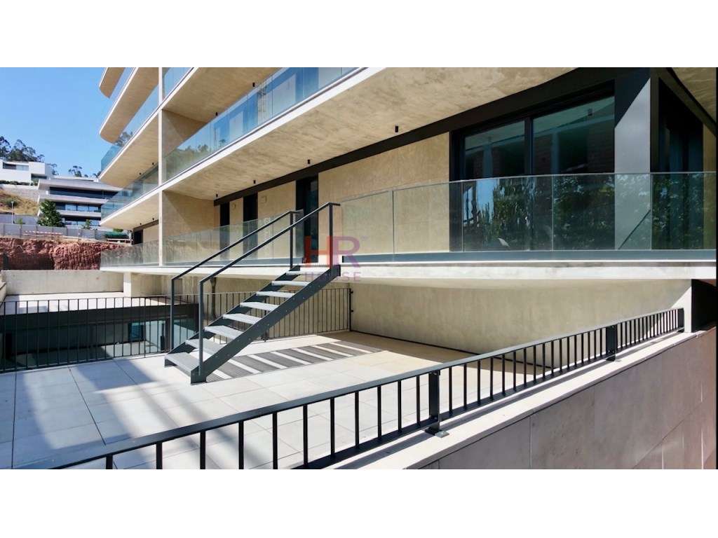 Vende-se Fantástico T2 com terraço privativo-10