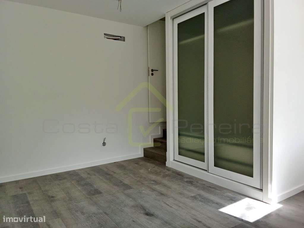 Moradia t3 com espaço exterior a minutos das praias-16