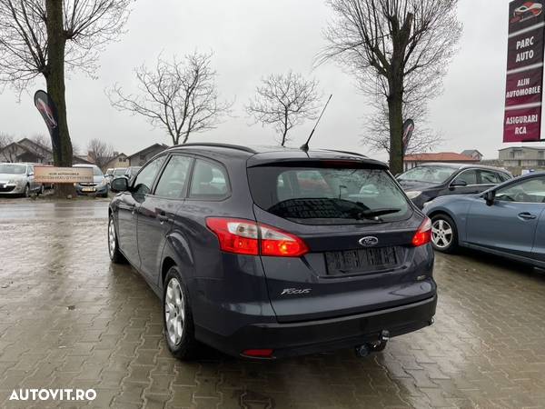 Ford Focus 1.6 TDCI DPF Ambiente - 4