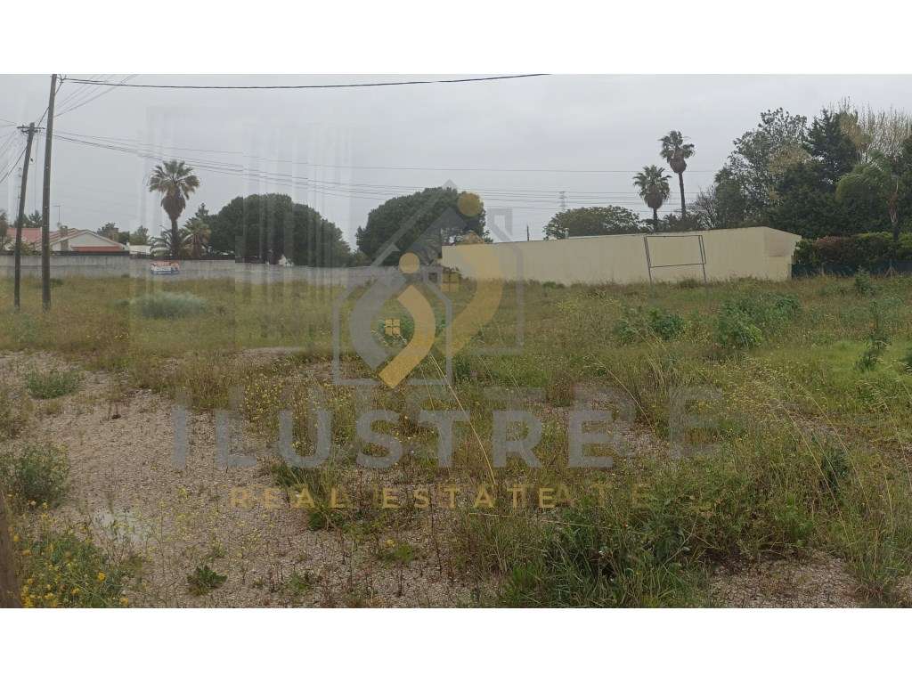 Lote de Terreno com 1171 m2 em Palmela-1