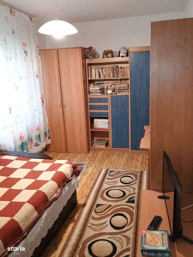G.Enescu-Zona Spital-Apartament 3 camere decomandat,et.1,cu centrala.-4