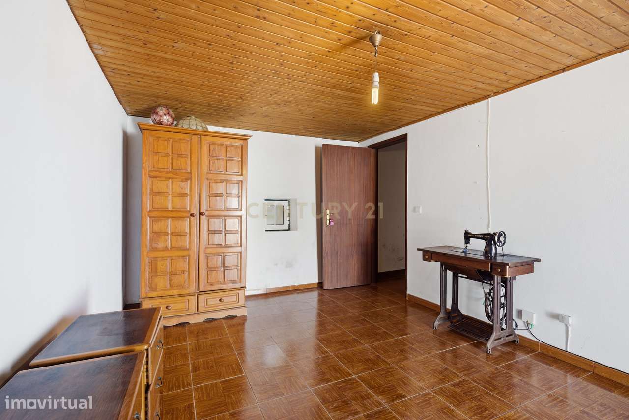 Moradia T1 para Investimento, perto do Sobral de Monte Agraço-11