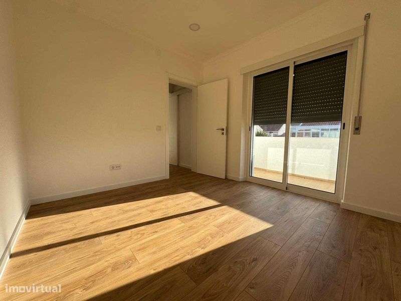 Moradia Renovada T3 Vista para Arrábida e Castelo de Palmela - Grande imagem: 5/12