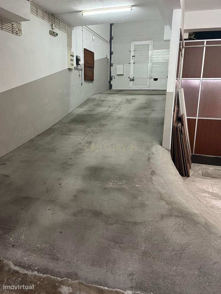 Armazém com uma área de 273 m2, localizado no Pendão – Queluz, com ace - Grande imagem: 4/6
